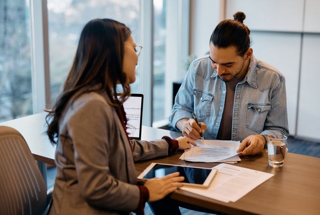 Mobile Notary Signing Agent of Edmond Oklahoma | Oklahoma City Mobile Notary | Call Now to Book (572) 212-2983